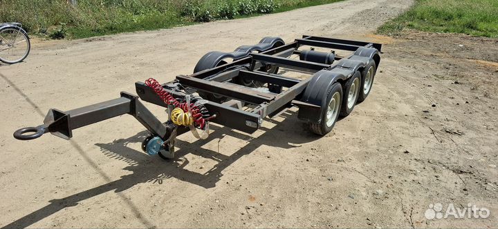Прицеп трехосный легковой