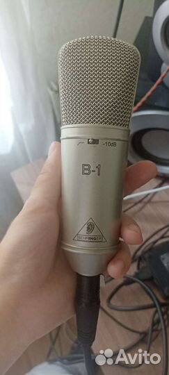 Микрофон студийный behringer b1