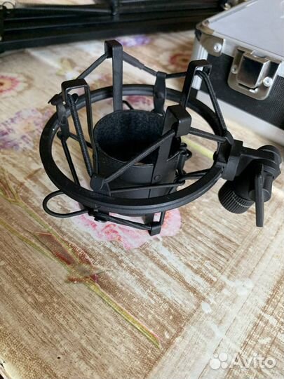 Студийный микрофон behringer b1