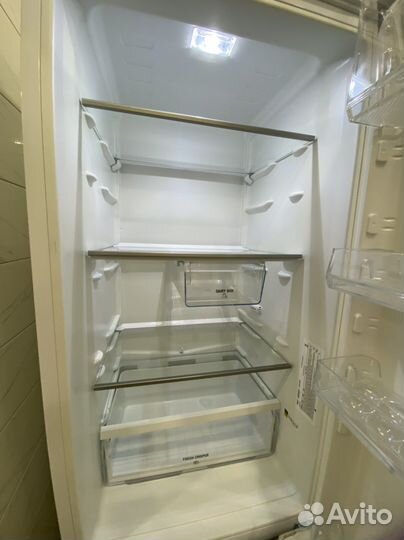 Холодильник Hotpoint Ariston HMD 520 W новый