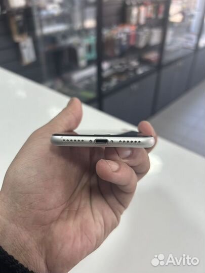 iPhone SE (2020), 64 ГБ