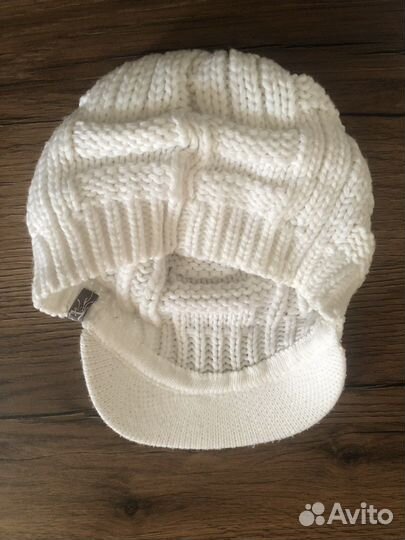 Шапка вязаная с козырьком