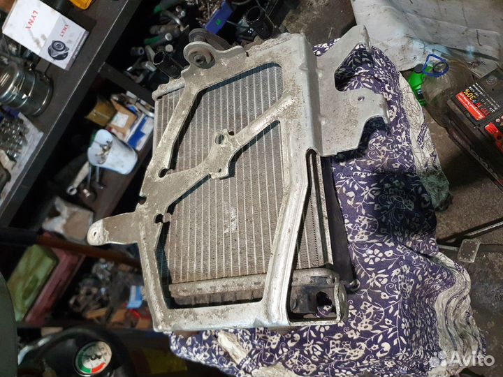 Кронштейн радиатора Ауди А8Д4