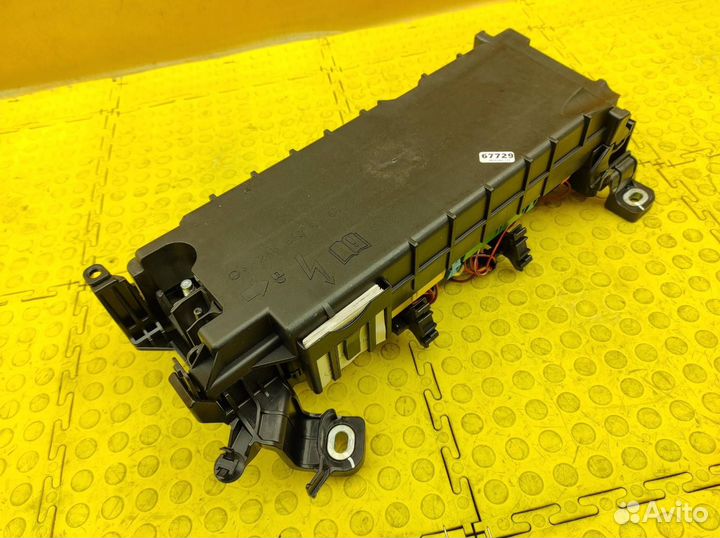 Блок предохранителей передний Mercedes-Benz W246