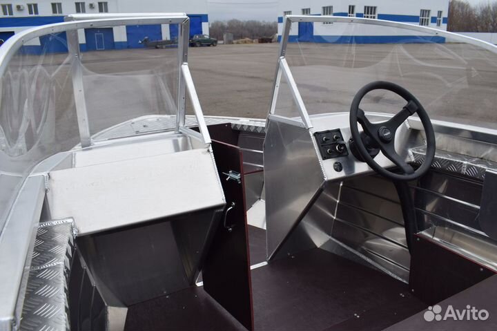 Новая Wyatboat 390DCM с увеличенными бортами