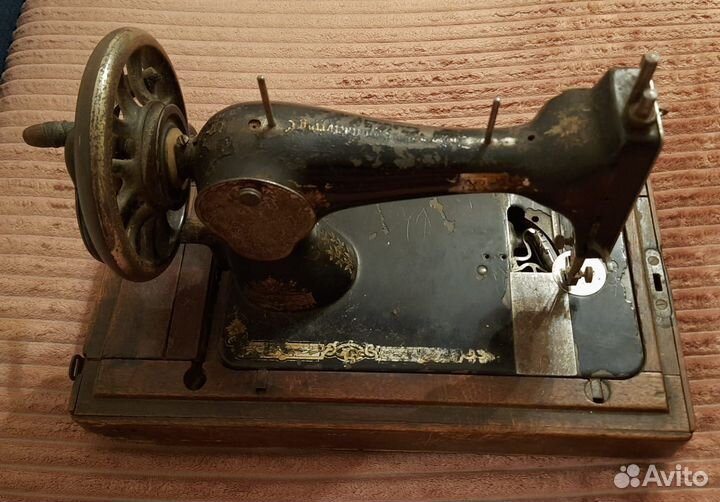 Машинка швейная старинная механическая