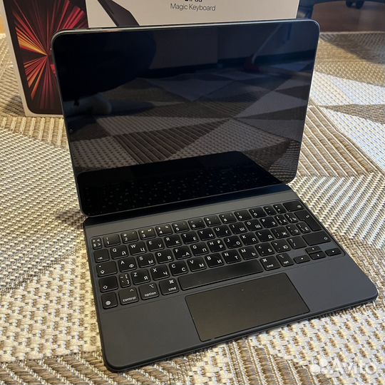 Планшет iPad Pro 11 m1 2021 256 wi-fi + клавиатура