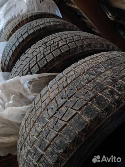 Bridgestone Blizzak DM-V1 215/65 R16 98R