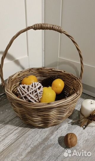 Плетеная корзина для подарков