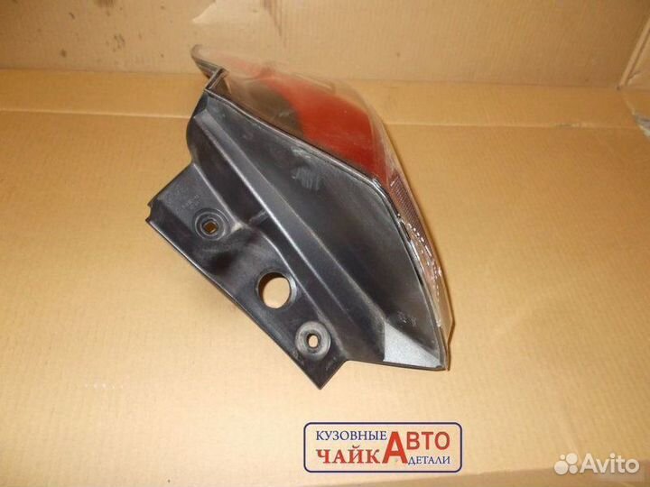 Фонарь задний правый Toyota Rav4 2015