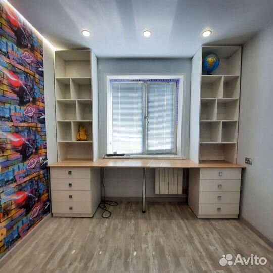 Рабочая зона у окна для двоих