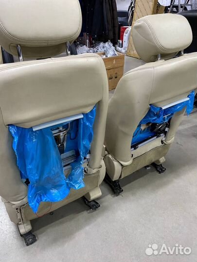 Передние сидушки Infiniti FX37