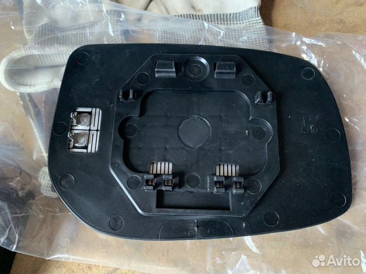 Зеркальный элемент Toyota Corolla/Auris