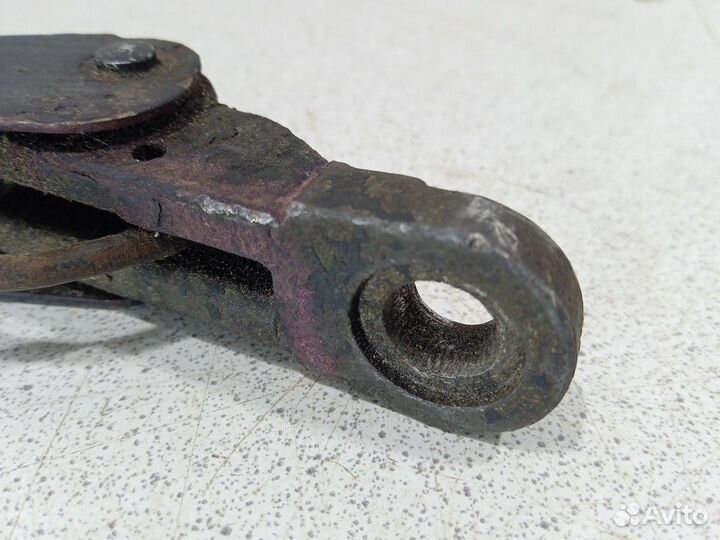 Поводок стеклоочистителя передний