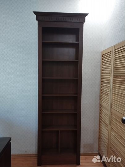 Книжный шкаф из массива