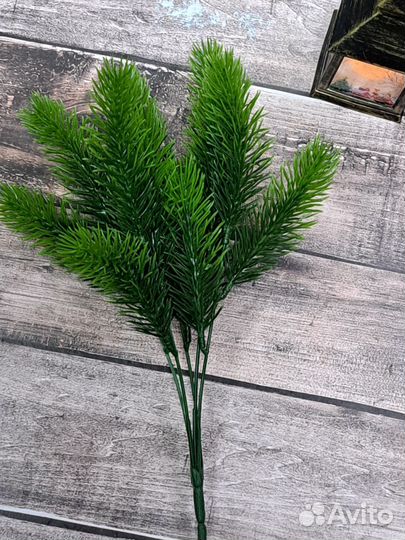 Еловая ветка искусственная