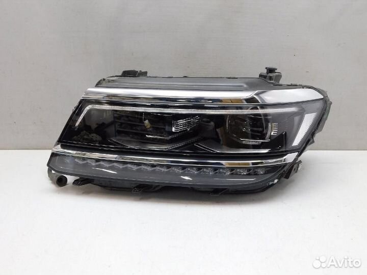 Фара левая Volkswagen Tiguan