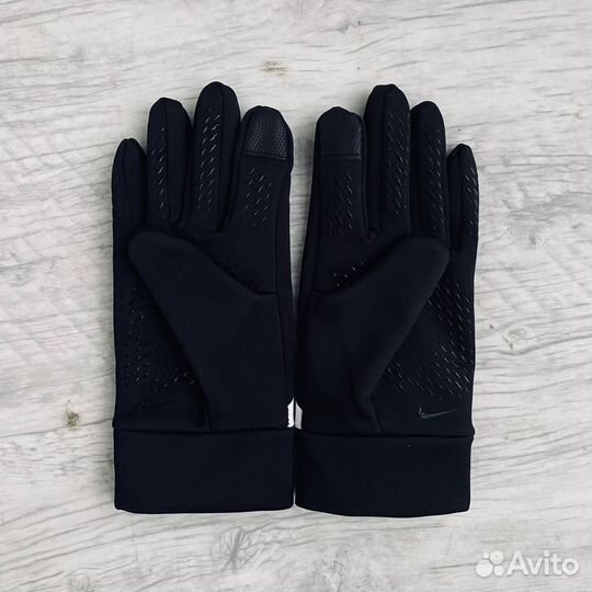 Перчатки Nike hyperwarm