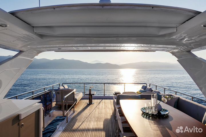 Моторная яхта Azimut 72, 2023