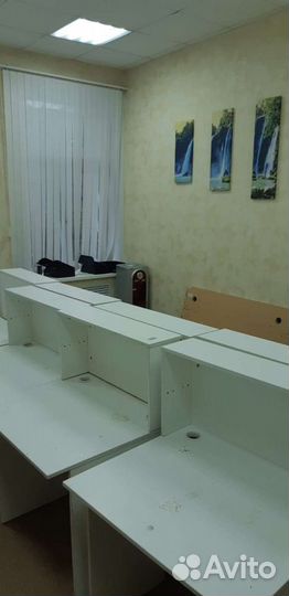 Стол офисный с полкой