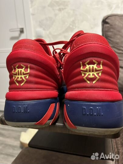 Баскетбольные кроссовки adidas