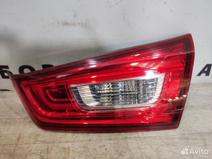 Фонарь в крышку багажника задний правый Mitsubishi