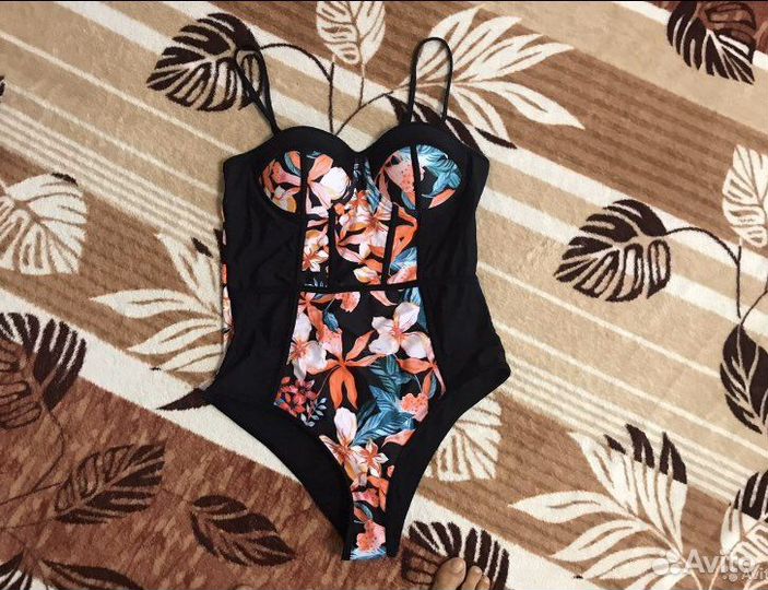 Купальник женский 44 46 новый