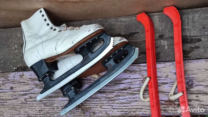 Вещи из СССР: зонт трость, коньки, люстра