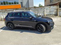 Volkswagen Tiguan 2.0 AMT, 2020, 129 000 км, с пробегом, цена 2 800 000 руб.