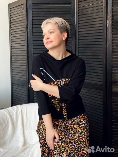 Костюм с юбкой яркий принт размер 48,50