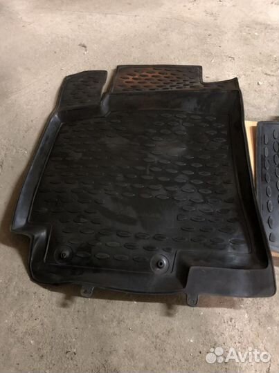 Автомобильные коврики резиновые