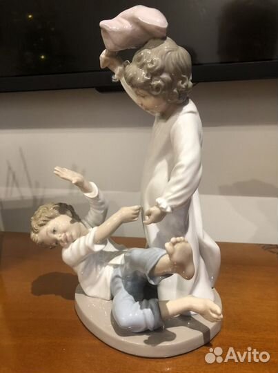 Статуэтка Статуэтка 