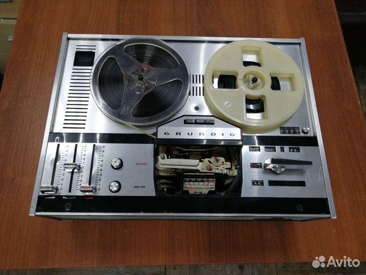 Катушечный магнитофон grundig TK 141