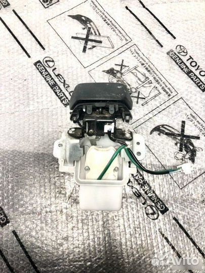 Замок багажника Toyota Land Cruiser Prado 150