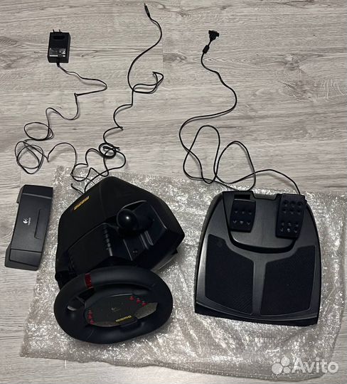 Руль Logitech momo Racing Force Feedback Wheel