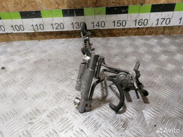 Рейка топливная рампа Subaru Forester S11