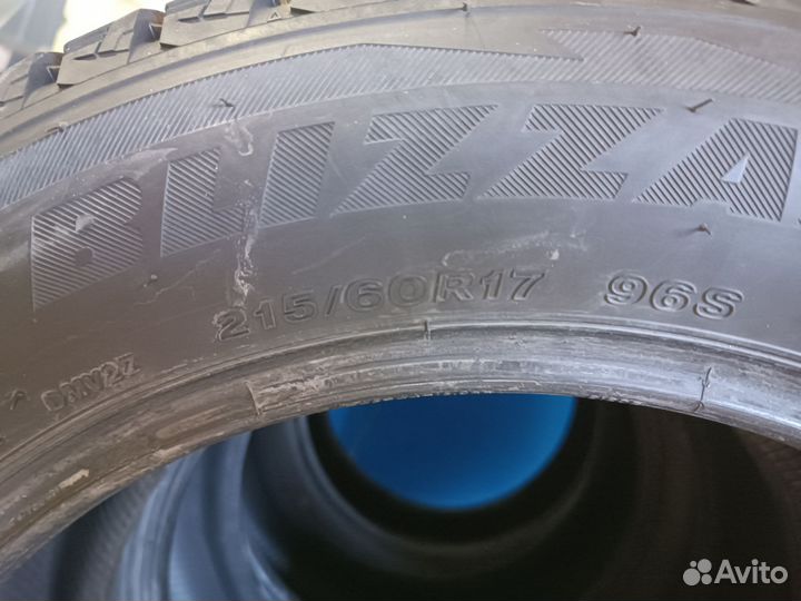 Bridgestone Blizzak DM-V2 215/60 R17
