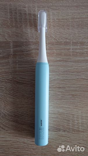 Электрическая зубная щетка Revyline RL 050