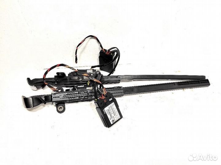 Доводчик ремня правый BMW E92