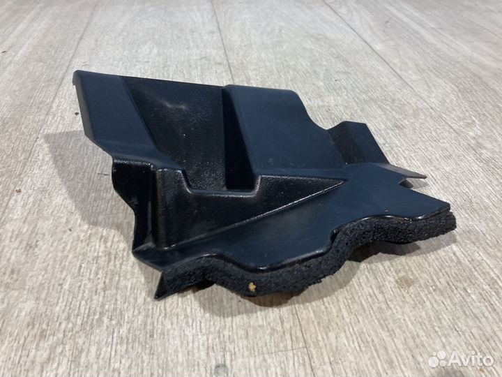 Дефлектор радиатора Toyota Land Cruiser 150 правый