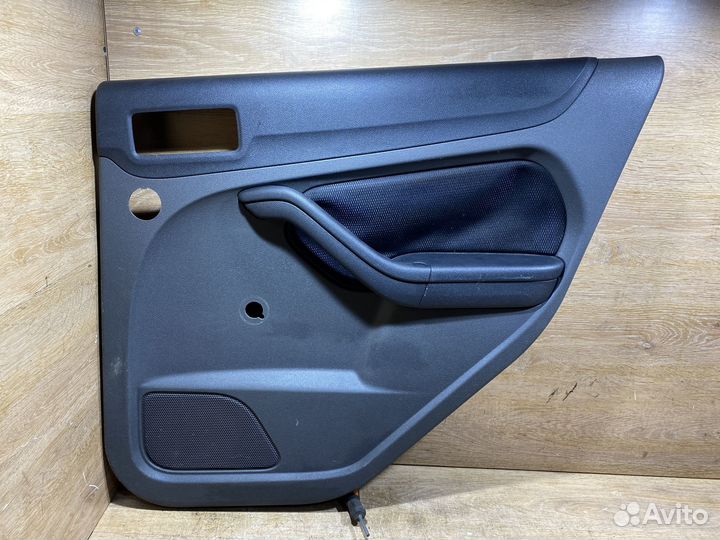 Обшивка задняя правая Ford Focus 2 79124