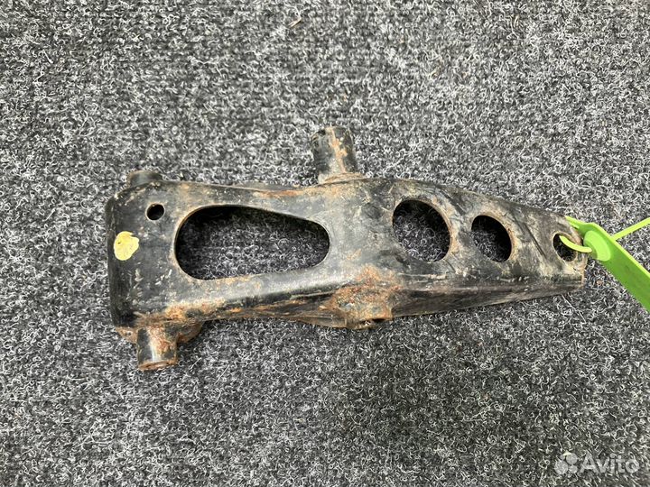 Рычаг передний правый верхний Lexus LS 4 2007