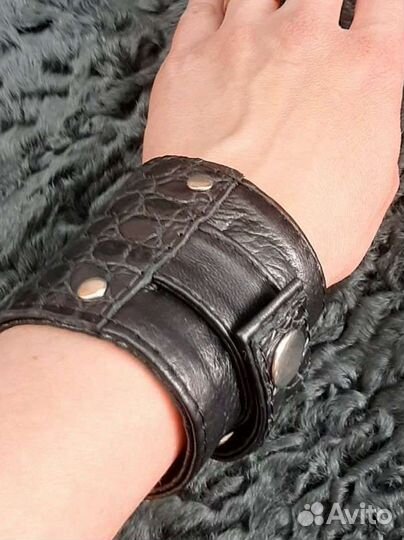 Браслет из кожи крокодила