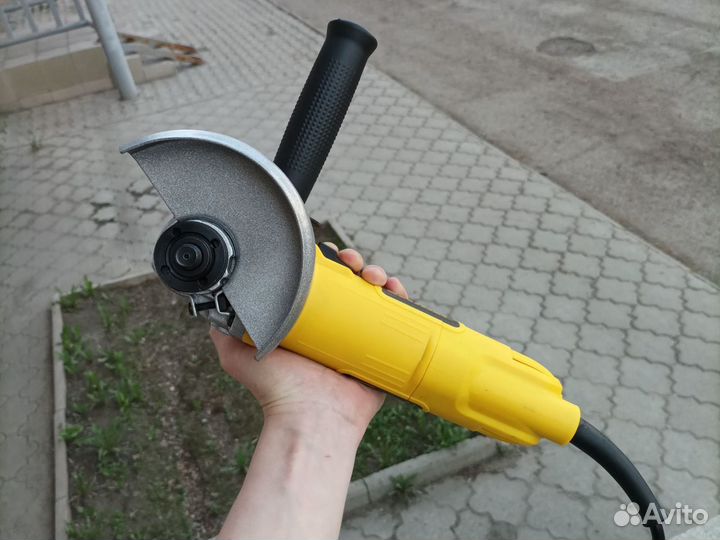 Болгарка сетевая DeWalt