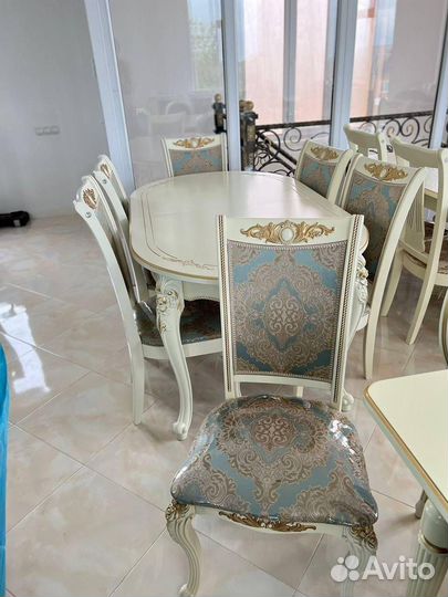 Стол и стулья новые