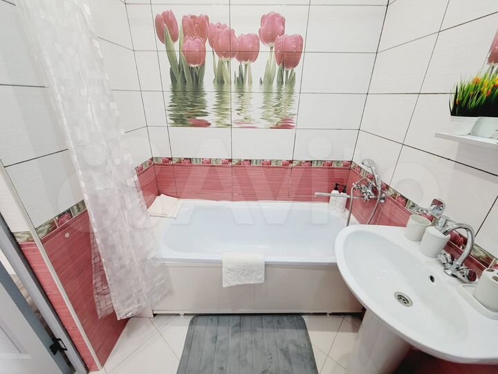 2-к. квартира, 60 м², 1/3 эт.