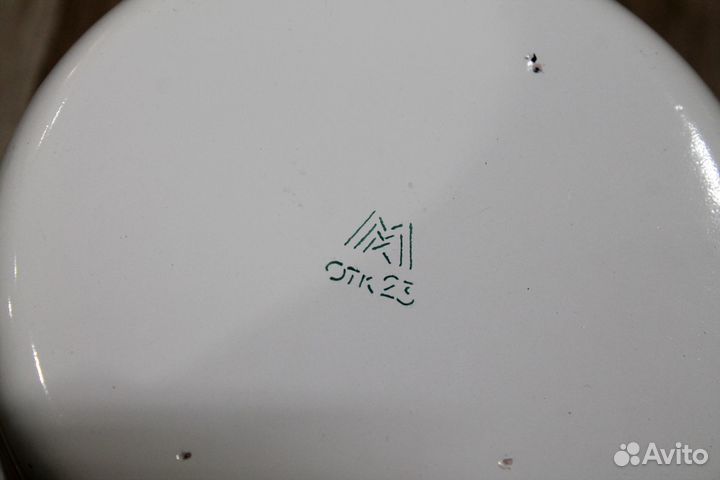 Новая эмалированная кастрюля