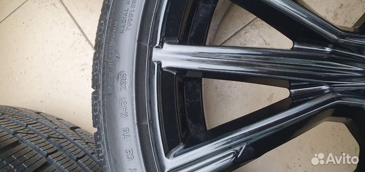 Разноширокие оригинал на BMW 7G11/12 5G30 817M R20