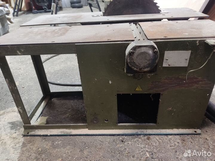 Фуговально-распиловочный станок