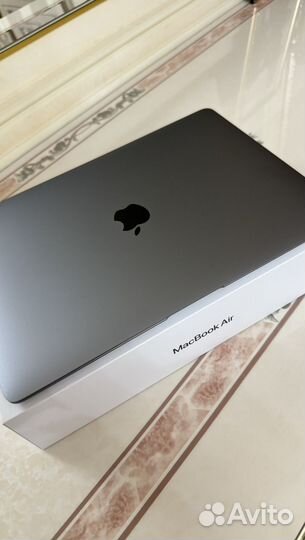 13-inch MacBook Air with Apple M1 chip
